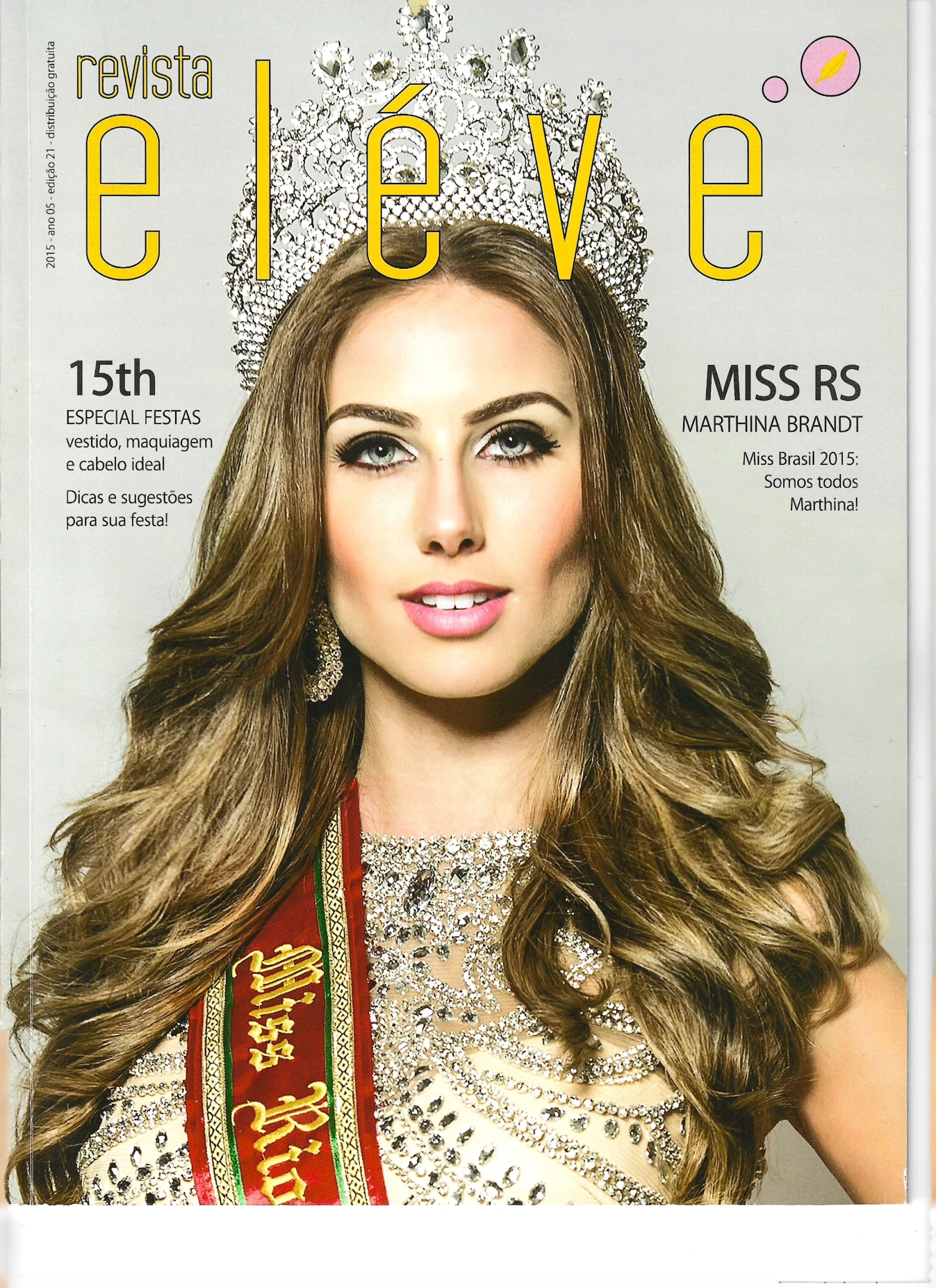 Capa da Revista Eléve com Marthina Brandt fotografada por Antares Martins